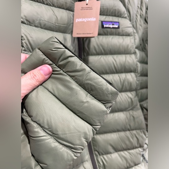 Patagonia Women’s XL Down Sweater Puffer Jacket Terrain Green NWT Puff Puffy - Picture 4 of 9